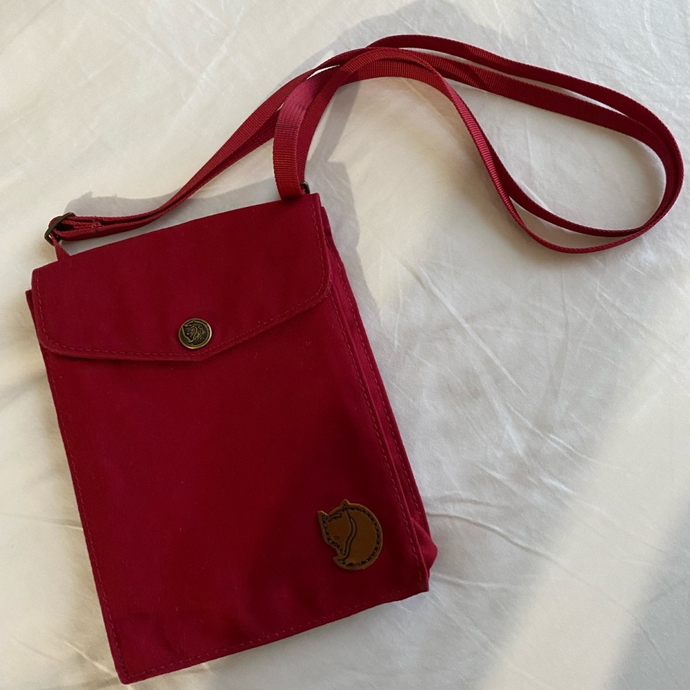 Fjallraven red cross body sling